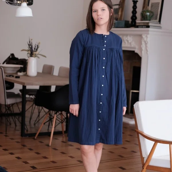 robechemisefemmepetuniamedievalblueaw