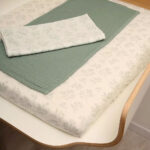 Charlie Crane Pokrowiec na materac do przewijaka NOGA i 2 pieluszki Pearl Blossom/Lichen